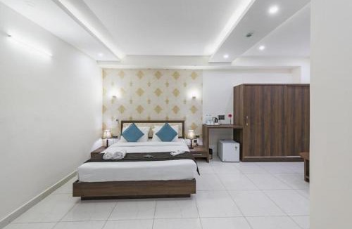 Bommasandra Hotel | T S Royal Grand Hotel