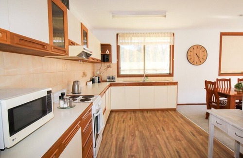 Talbingo House | Talbingo Retreat - Relax, unwind and explore!
