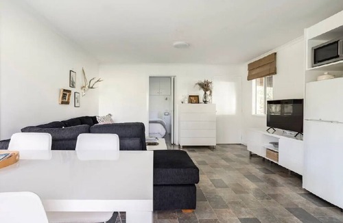 Foxground Cabin | Tall Fig BnB Entire guesthouse in Foxground, Australia