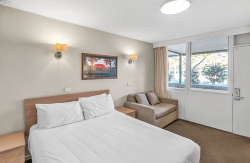 Ainslie Hotel | Tall Trees Ainslie Motel