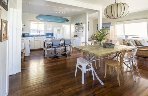 Bonny Hills Cottage | Tallowood beachside cottage