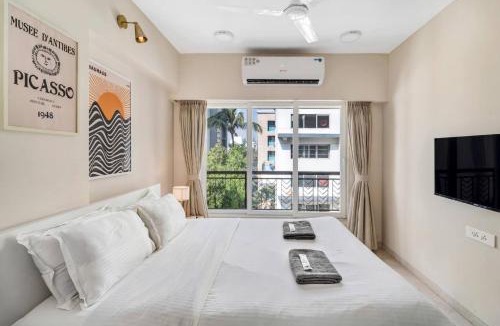 Khar Apartment | Tao C Cozy Private Room in Shared 3BHK
