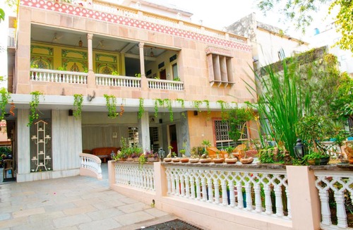 Bani Park Hotel | Tara Niwas