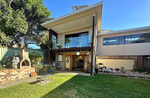 Bonny Hills Villa | Tasman Sea View luxurious villa that combines elegance and comfort.