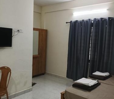 Kumaranalloor Hotel | TGM Inn