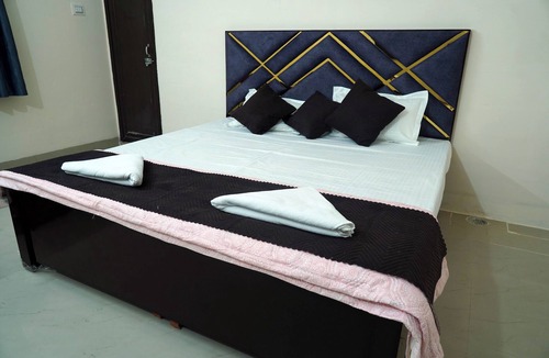 Sigra House | Thath Banarasiya