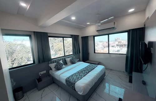 Sanand Hotel | THE 7 ELEVEN HOTEL