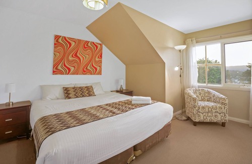 Eden Apartment | The Beach Retreat Eden 3 bedroom pet friendly apartment - 5+ night