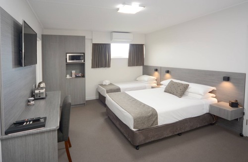 Smithton Hotel | The Bridge