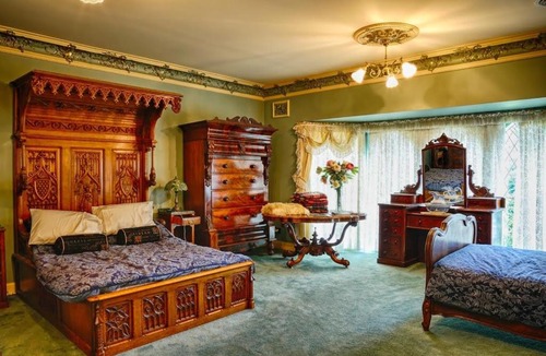 Robertson Bed & Breakfast | The Castle