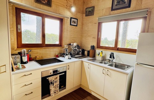 Somersby Cabin | The Charming Studio Escape to Somersby – A Peaceful, Pet-Friendly Retreat