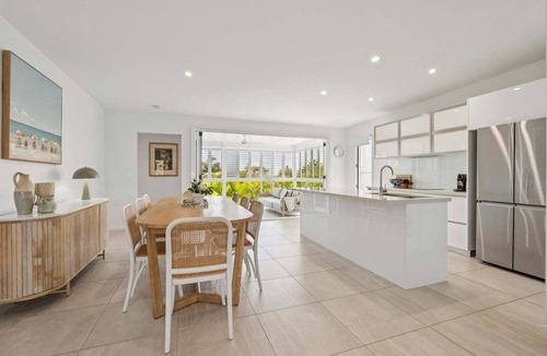Woolgoolga House | The Cheeky Palm - Beachy tropical paradise, perfect for a cheeky cocktail!