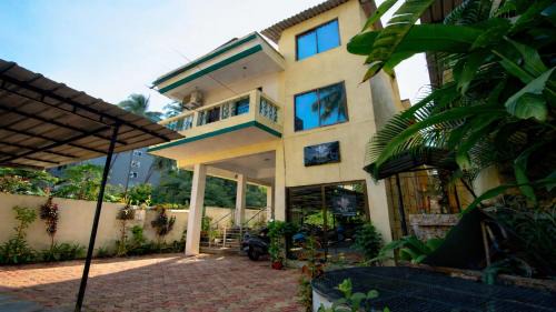 Candolim Hotel | The Coral Reef