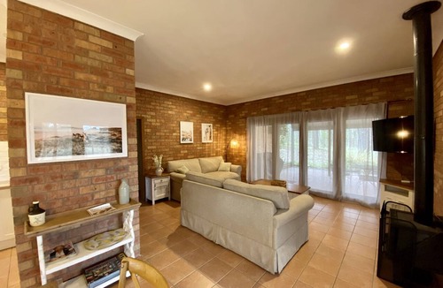 Lovedale Cottage | The Cottage Hunter Valley - recently renovated with new playground!