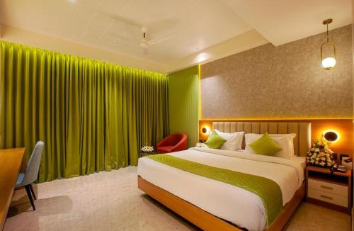 Changanacherry Hotel | The Crystal Palace