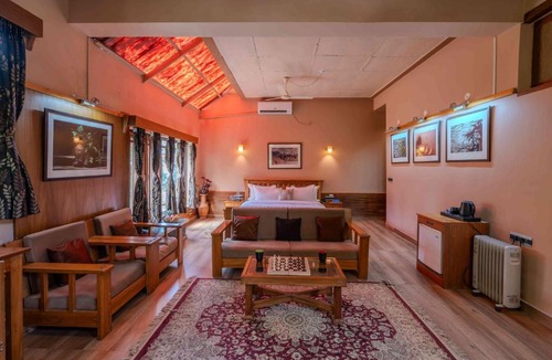 Fatehpur House | The Divine Hima