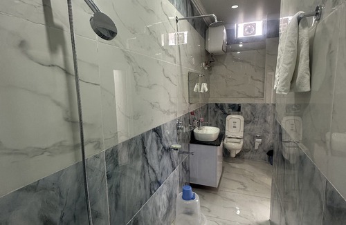 Kandaghat Hotel | The Dragon'S