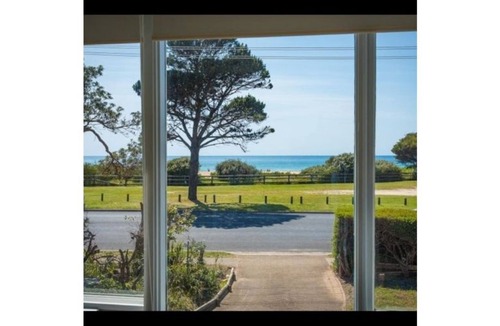 Tathra House | The Dune House - a spacious, perfectly located holiday house in Tathra