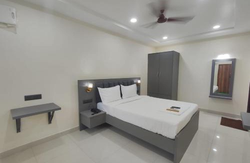 Gachibowli Hotel | The Embassy Inn