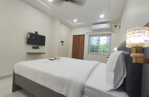 Gachibowli Hotel | The Embassy Inn