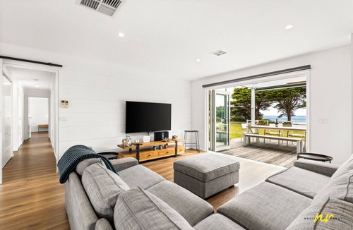 Indented Head Villa | The Esplanade- Beach front, Luxury, Sleeps 8, Luxury, Parking, Aircon