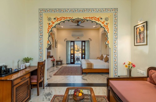 Sadri Hotel | The Everest Hill Resort Suites with Jacuzzi Spa - Resort in Kumbhalgarh