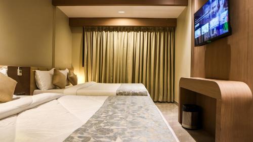 Kamathipura Hotel | The Falcon Inn - Mumbai Central