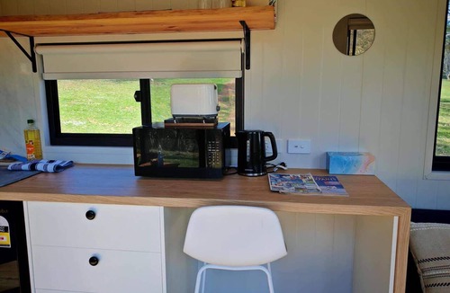 Braemar Bay House | The Frosty Trout - Lakeside Snowy Mts Tiny House