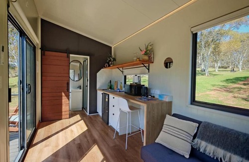 Braemar Bay House | The Frosty Trout - Lakeside Snowy Mts Tiny House