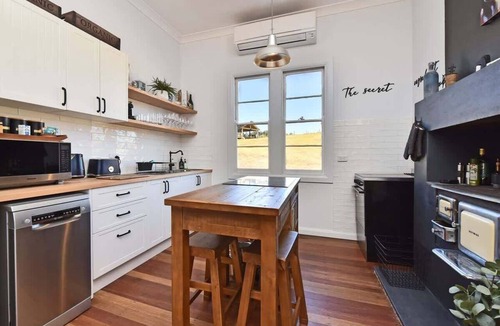 Mount View House | The Glass Ceiling 360 degree Mount View Hideaway