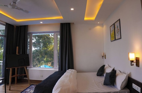 Nainital Resort | The Glass House Gethia