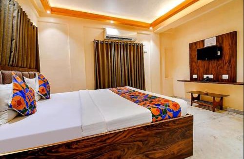 Kalighat Hotel | The Golden Orchid