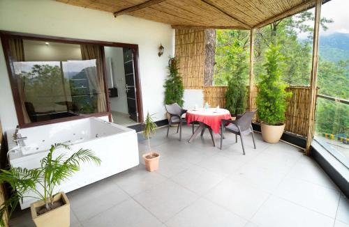 Smanora Range Hotel | The Golden Sunrise Hotel