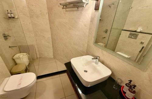 Mallital Hotel | The Grand Hotel, Nainital