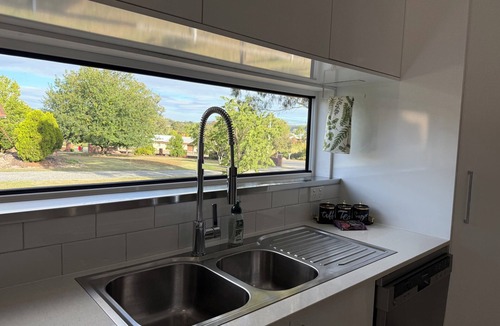 Stanthorpe Hotel | The Green Shouse. 2 Bedroom house, cosy wood fire