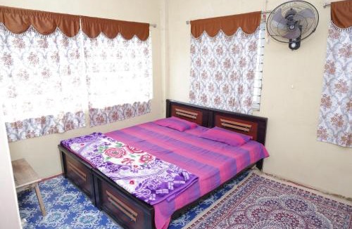 Hyderabad Apartment | THE GUEST HOUSE - 3 BHK AC for 5-10 Guests for Families & Friends
