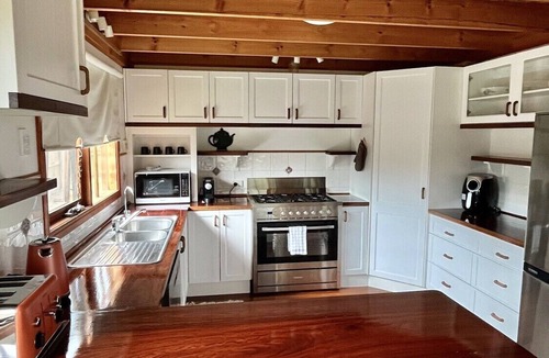 Wyberba Ski Chalet | The Haven with a Loft full house 2 bedrooms ideal for tranquil getaways