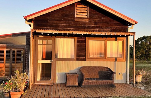 Mitchells Island Apartment | The Hay Shed sits on top of a hill with great views of the Manning Valley