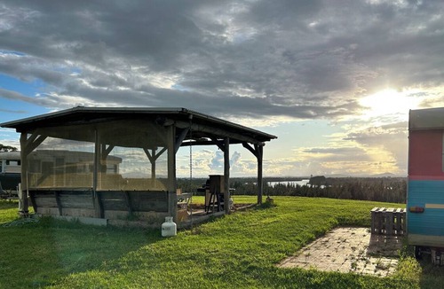 Mitchells Island Apartment | The Hay Shed sits on top of a hill with great views of the Manning Valley