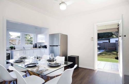 Glebe House | The "Heri" a 2Bed Glebe Retreat with Garden, BBQ & Free Parking