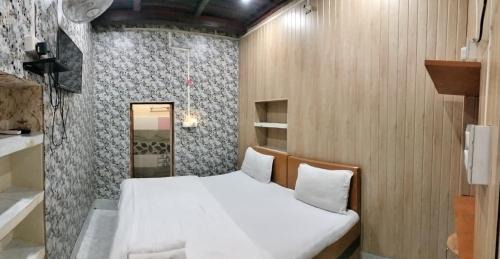 Varanasi Hotel | The Hotel Ambassador Inn