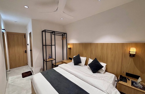 Bilaspur Hotel | THE HYDE PARK INN