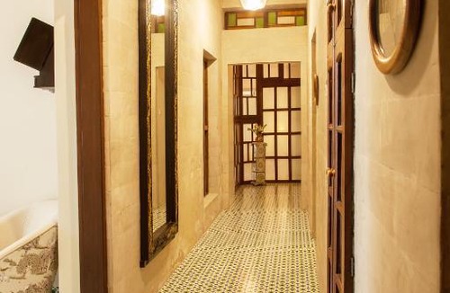Ballygunge Bed & Breakfast | The Ivy House