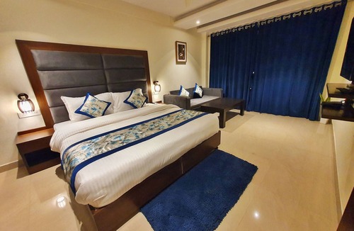 Bhimtal Hotel | The Lake Heritage @Bhimtal Lake