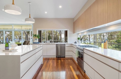 Murrays Beach House | The Lake House - Complete Lakefront Oasis at Murrays Beach, Surrounded by Native Bushland & Wildlife