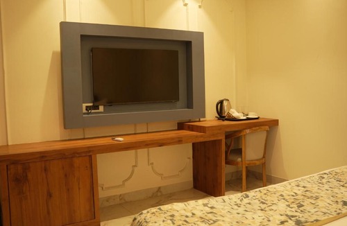Jhotwara Hotel | The Landmark Maan Palace Hotel