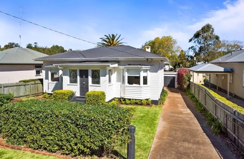 East Toowoomba House | The Lighthouse - 3 bedroom Comfort and style in a quiet location