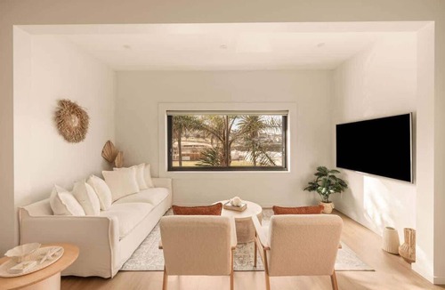 Bronte Apartment | The Lookout | Watch Whales From Your Window