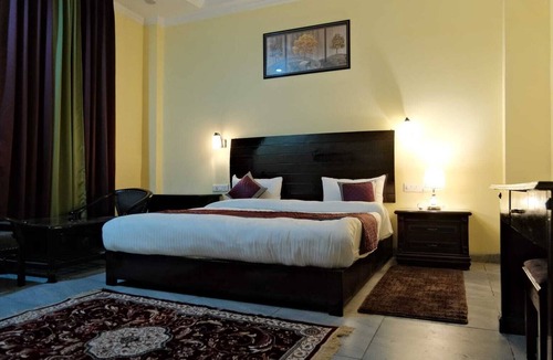 Bhimtal Hotel | The Luv Hill Hotel And Cafe