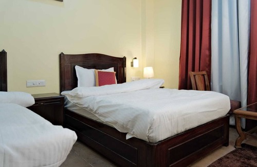 Bhimtal Hotel | The Luv Hill Hotel And Cafe